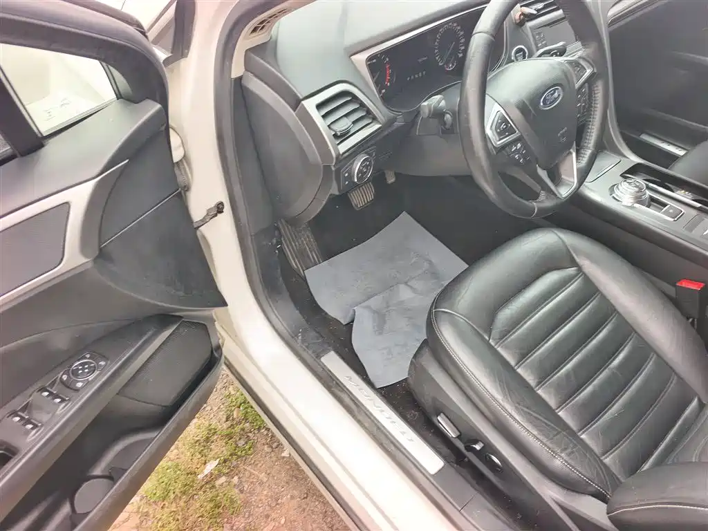 Ford Mondeo — фото 16