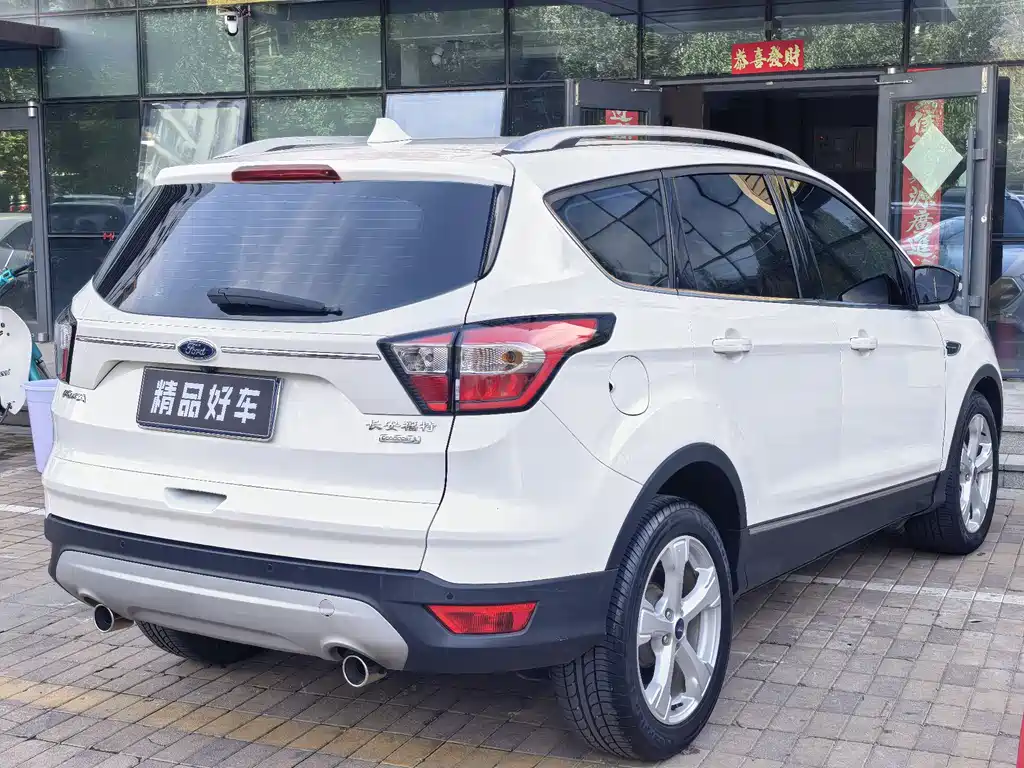 Ford Kuga — фото 6