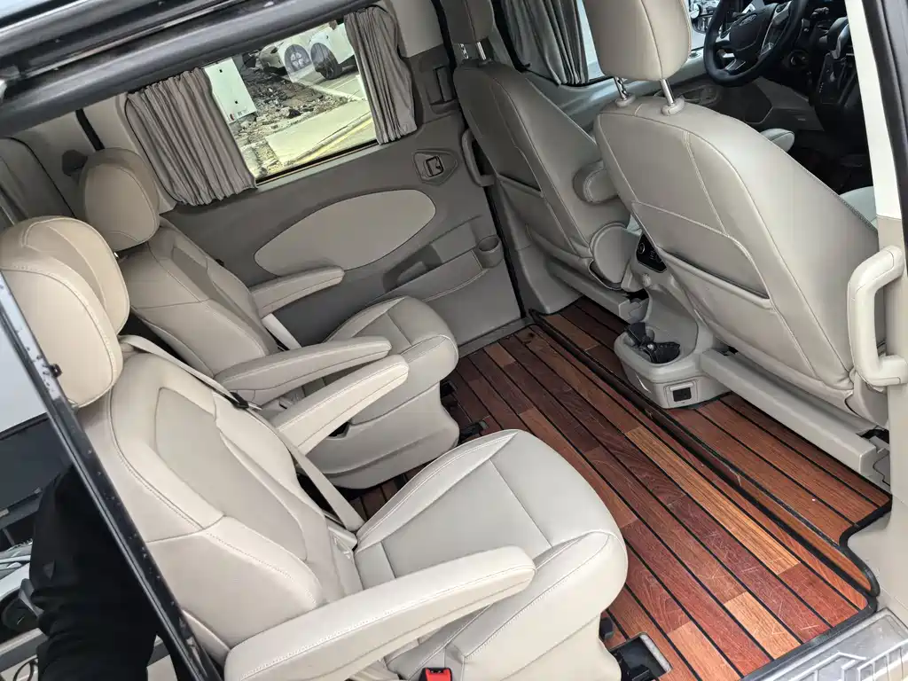 Ford Tourneo — фото 11