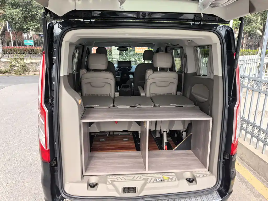 Ford Tourneo — фото 12