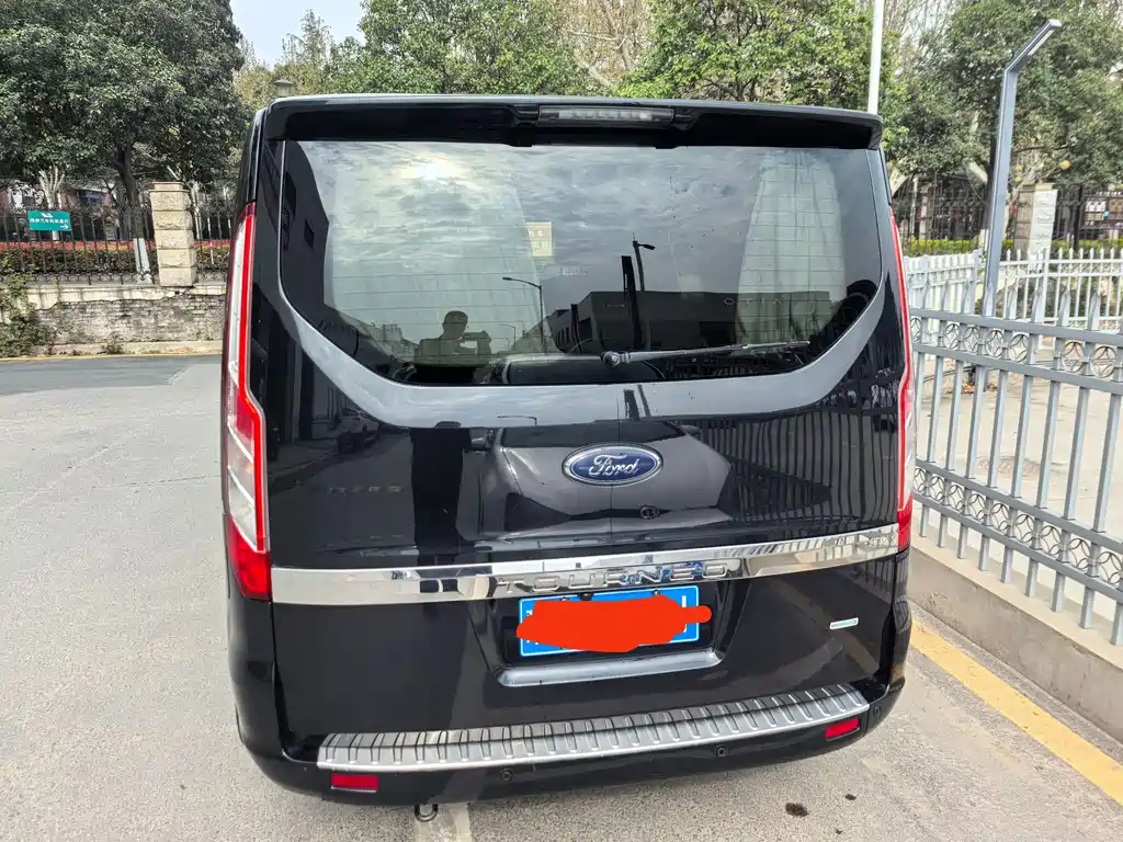 Ford Tourneo — фото 3