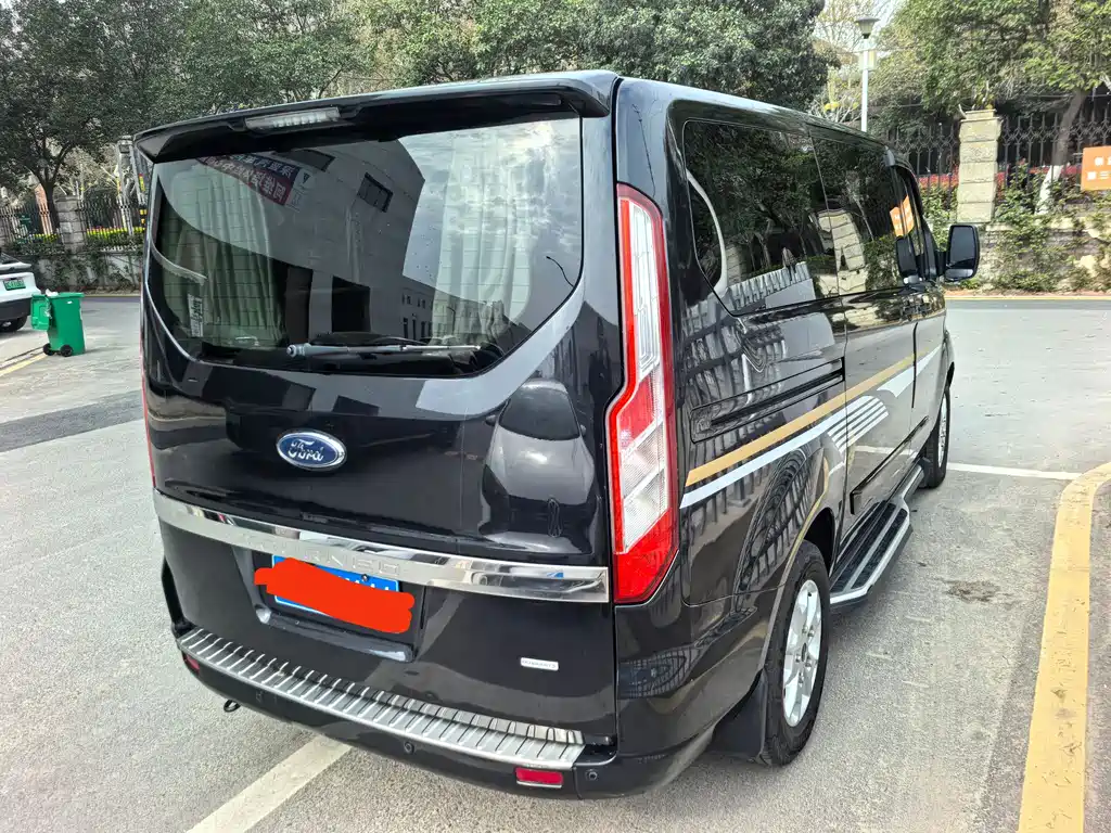Ford Tourneo — фото 4