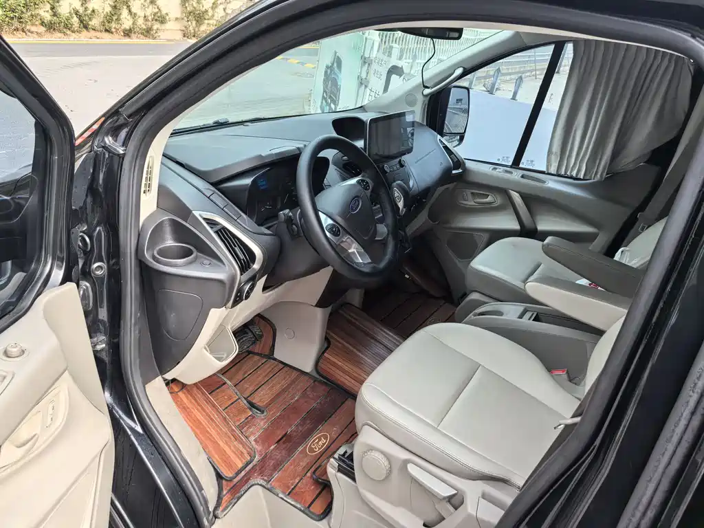 Ford Tourneo — фото 6