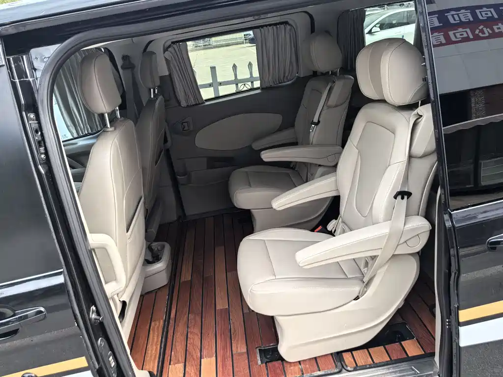 Ford Tourneo — фото 7
