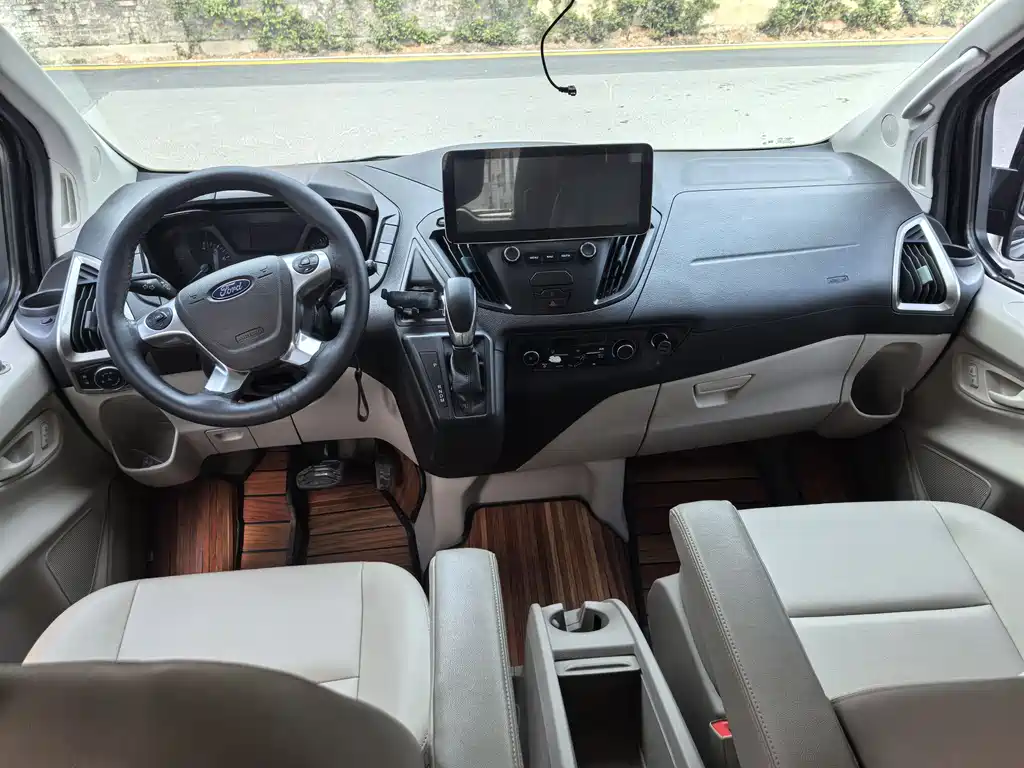 Ford Tourneo — фото 8