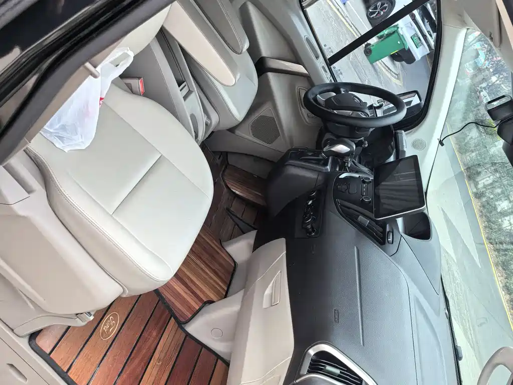 Ford Tourneo — фото 10