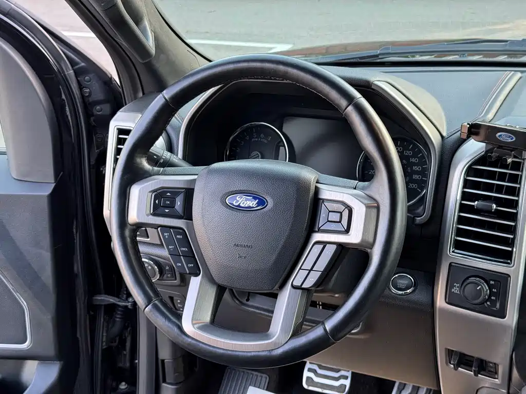 Ford F-150 Raptor — фото 15