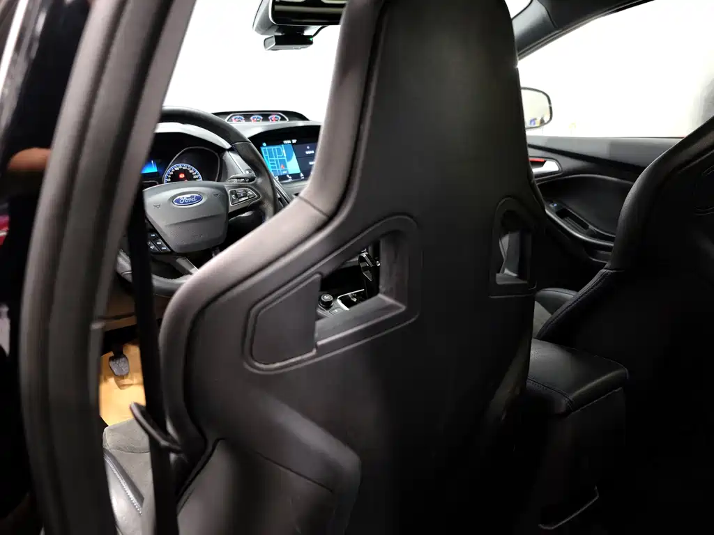 Ford Focus (Import) — фото 17