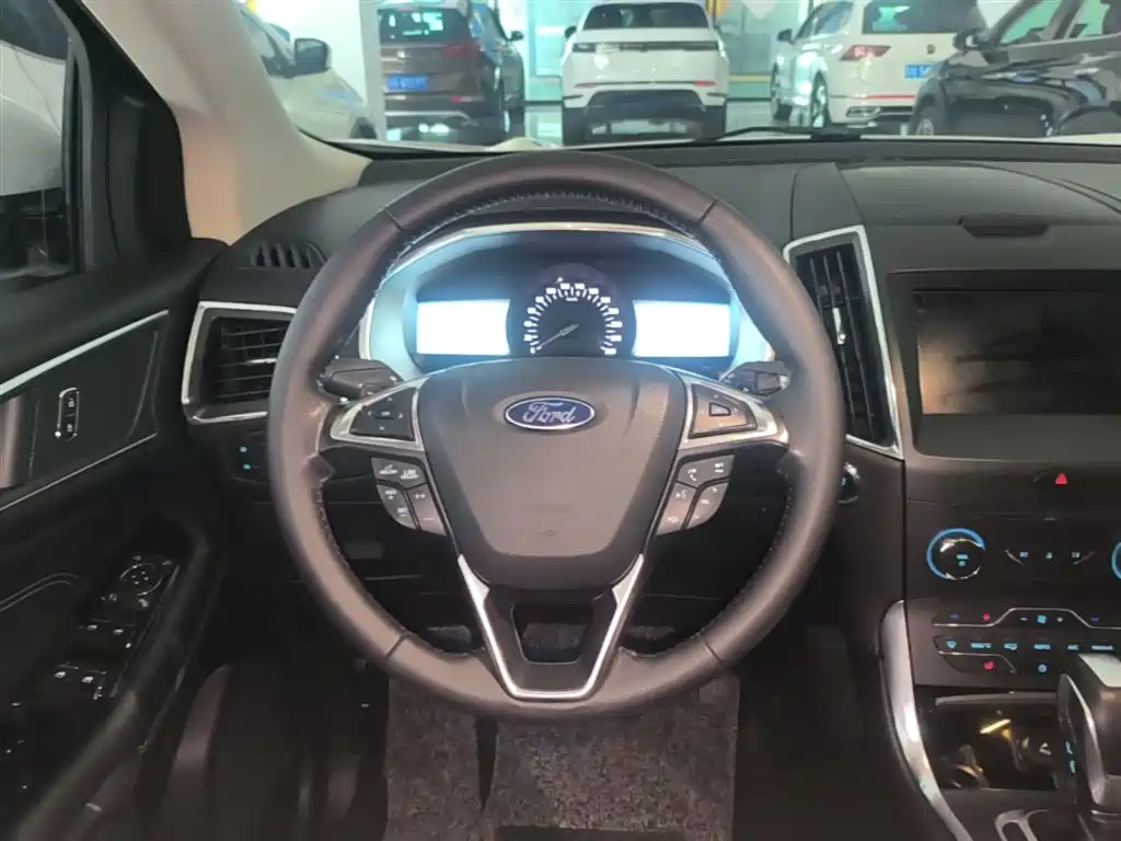 Ford Edge — фото 11