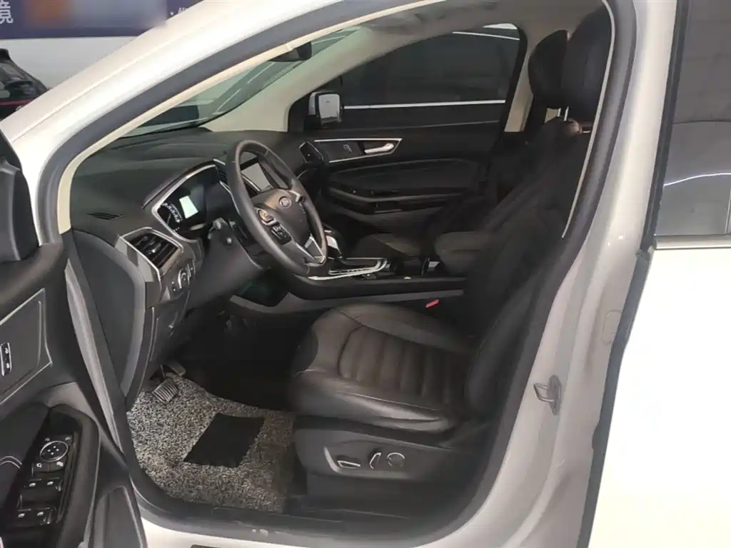 Ford Edge — фото 15