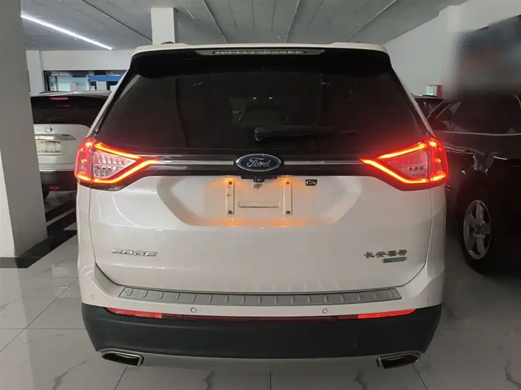Ford Edge — фото 6