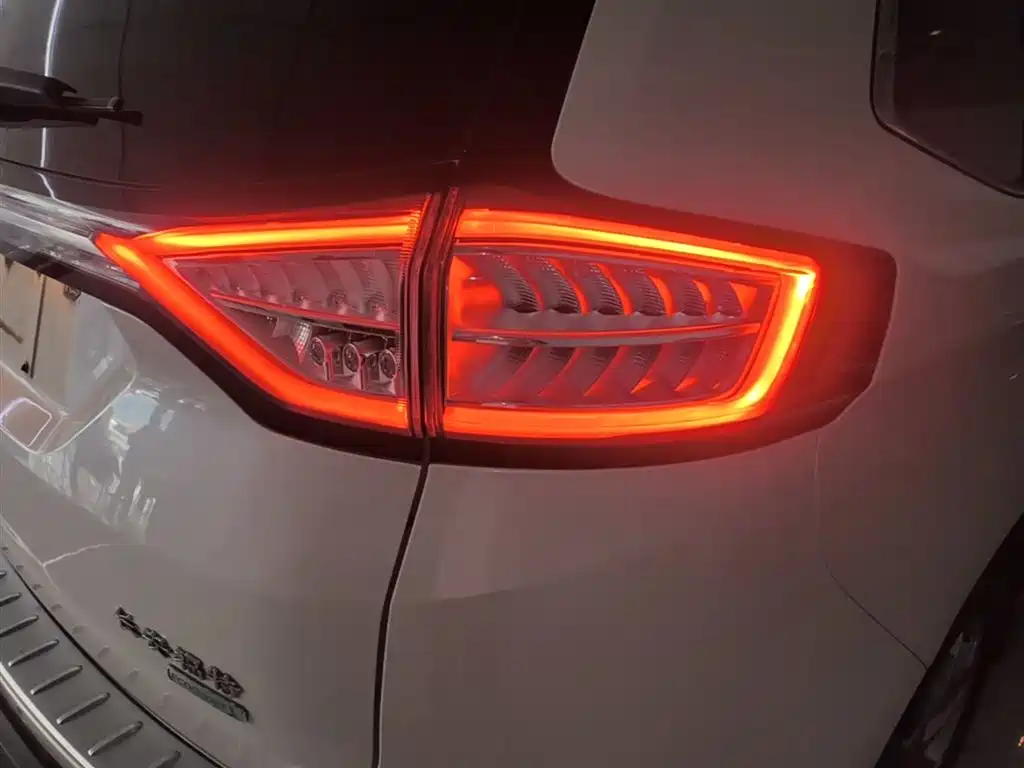 Ford Edge — фото 8