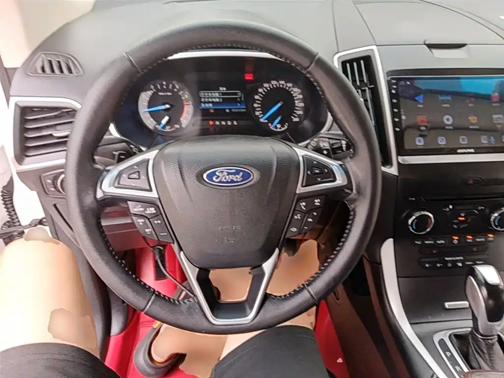 Ford Edge — фото 11