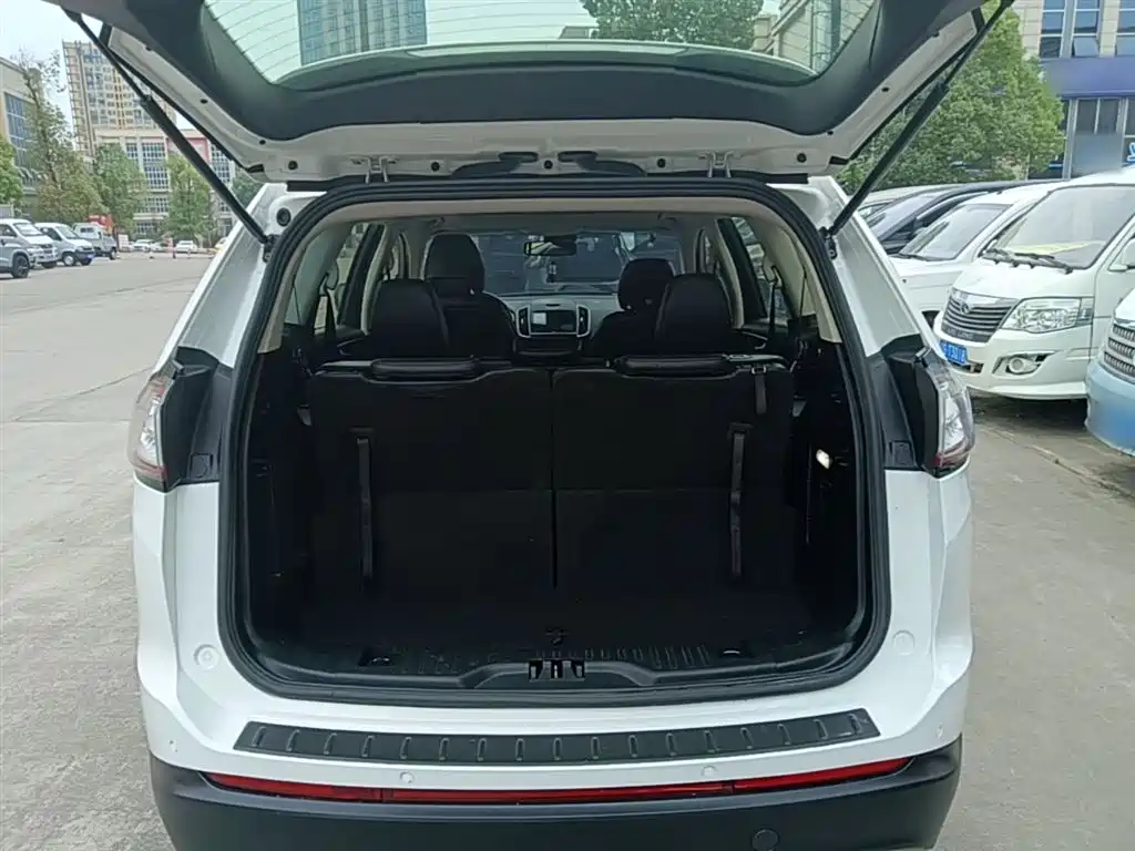 Ford Edge — фото 19
