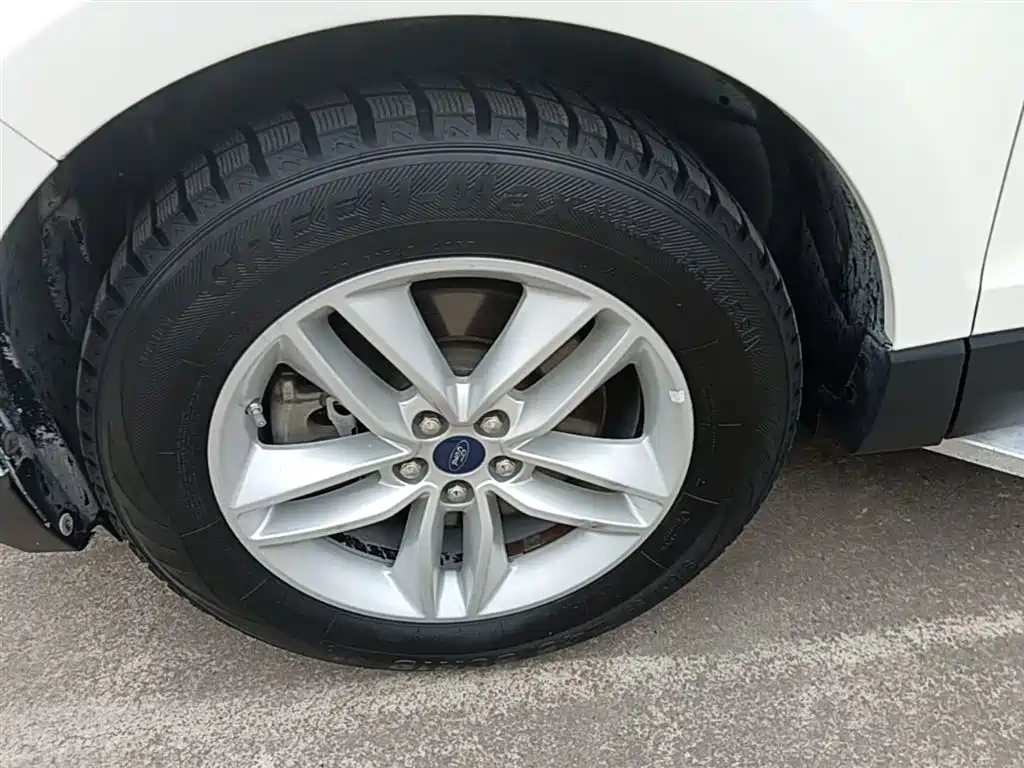 Ford Edge — фото 23