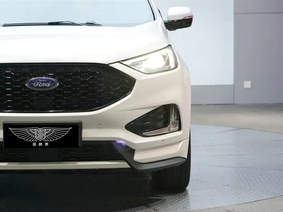 Ford Edge — фото 3