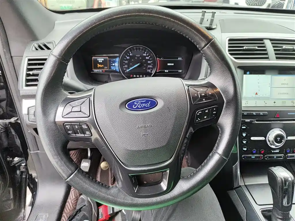Ford Explorer (Import) — фото 4