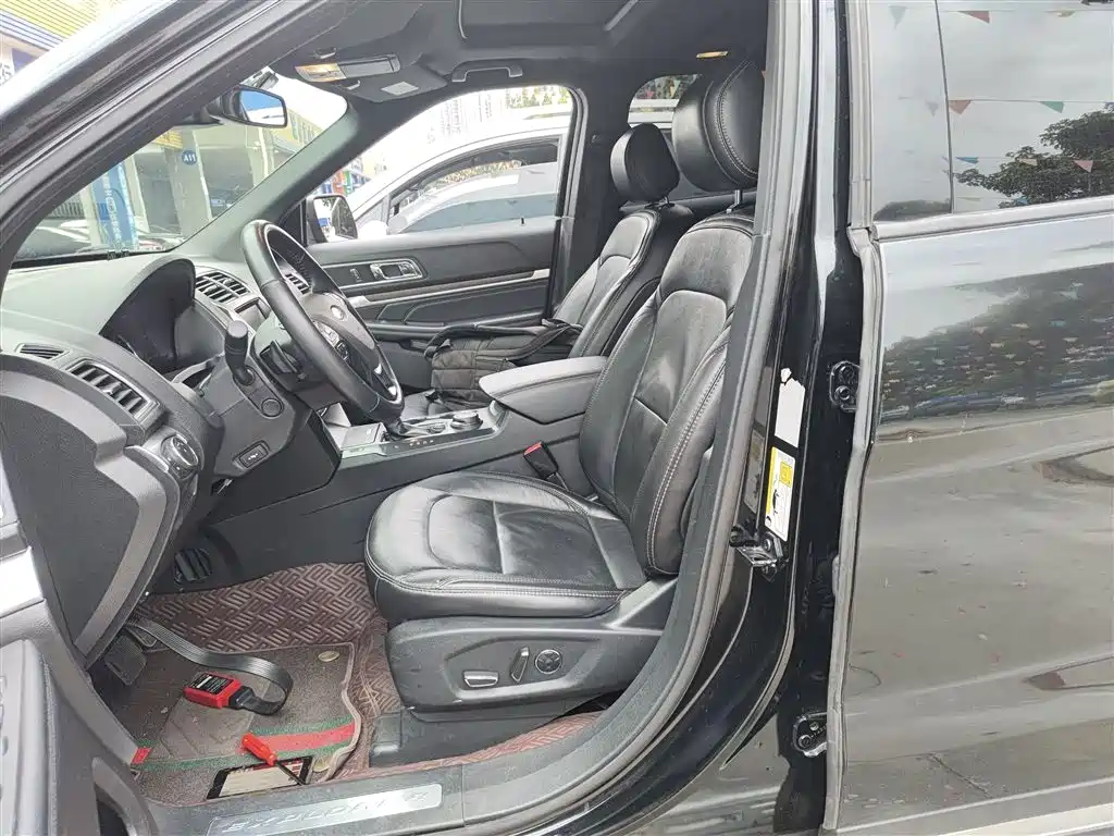 Ford Explorer (Import) — фото 8