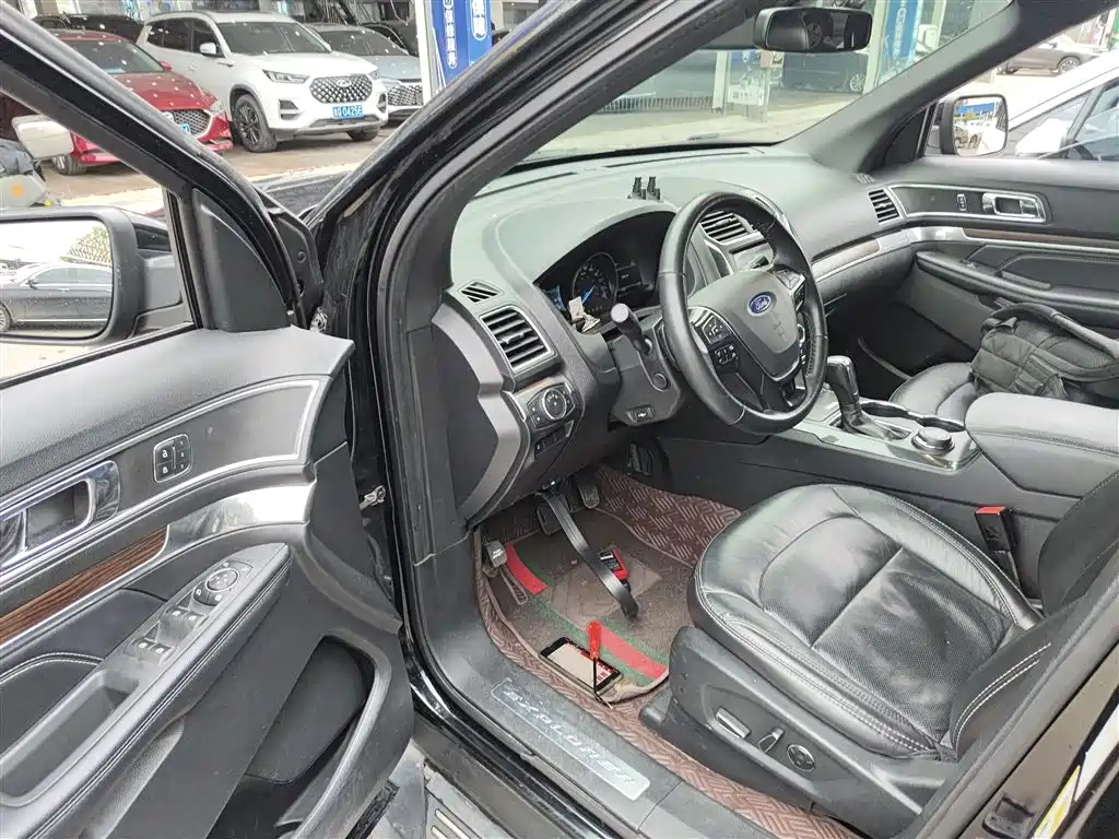 Ford Explorer (Import) — фото 9
