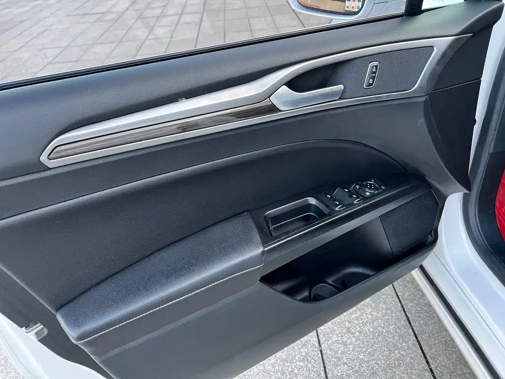 Ford Mondeo — фото 11