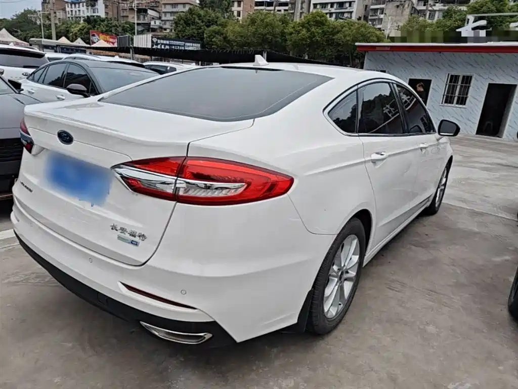 Ford Mondeo — фото 7
