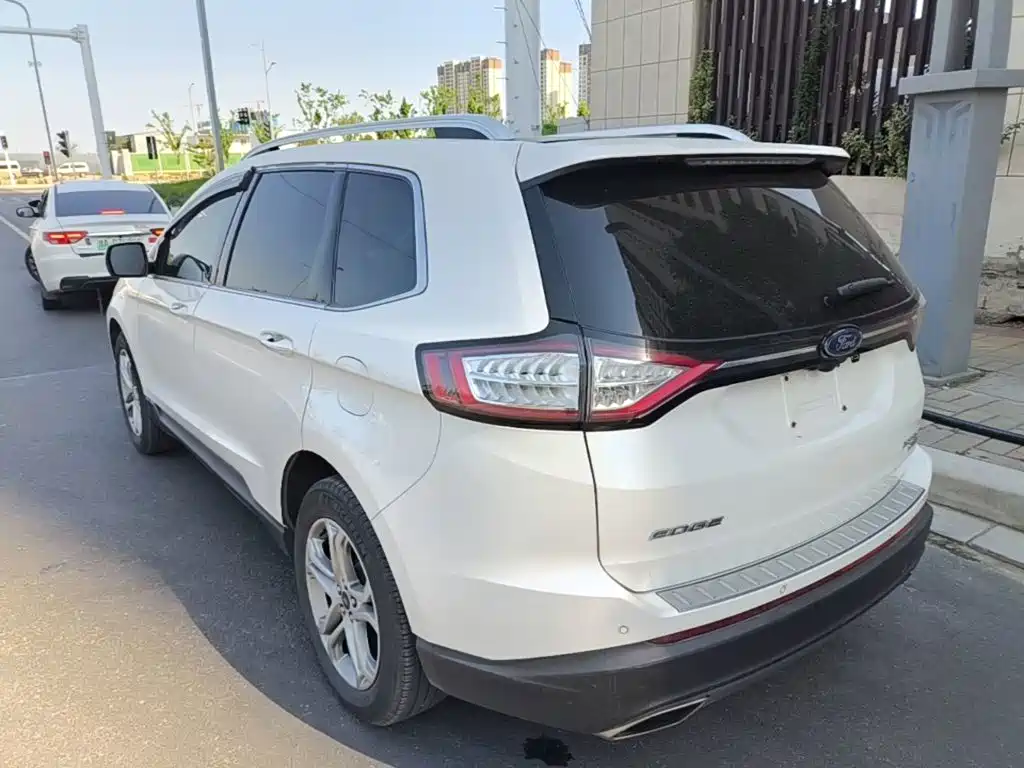 Ford Edge — фото 23