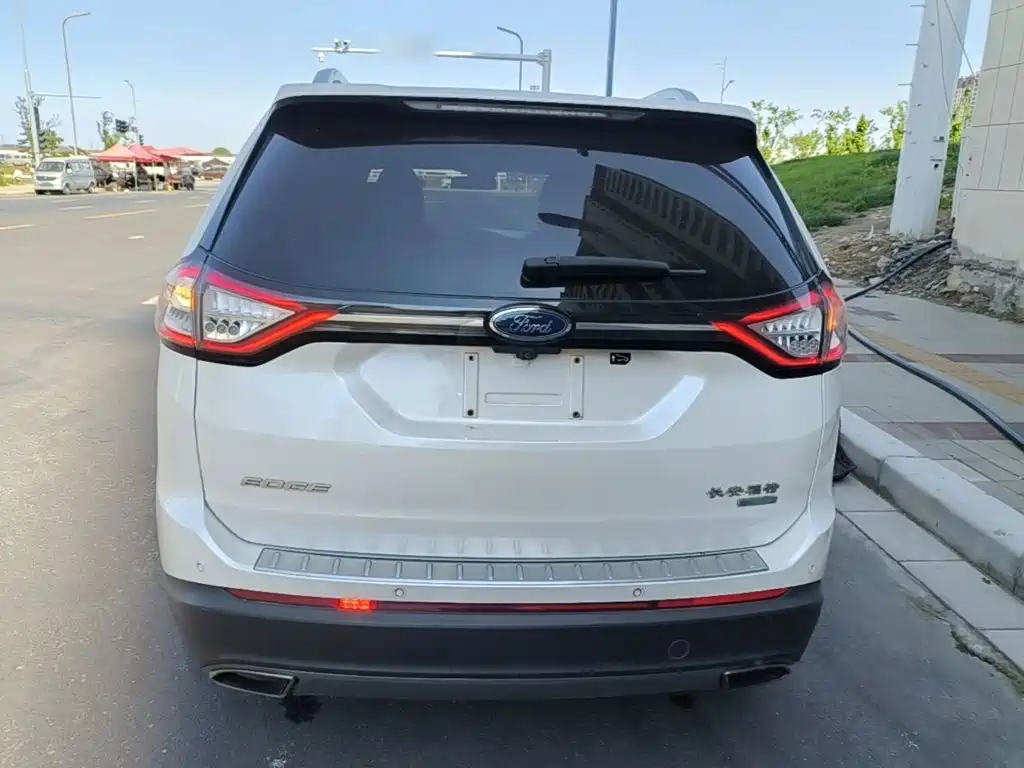 Ford Edge — фото 4