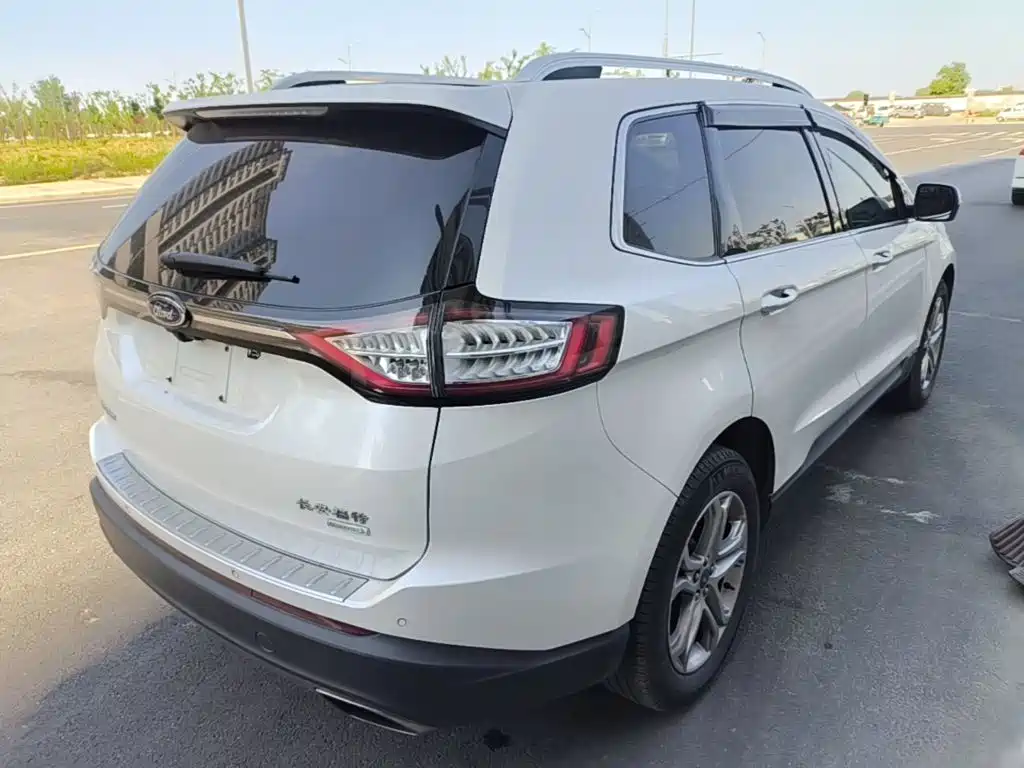 Ford Edge — фото 5