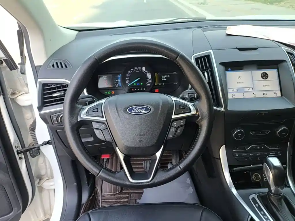 Ford Edge — фото 7