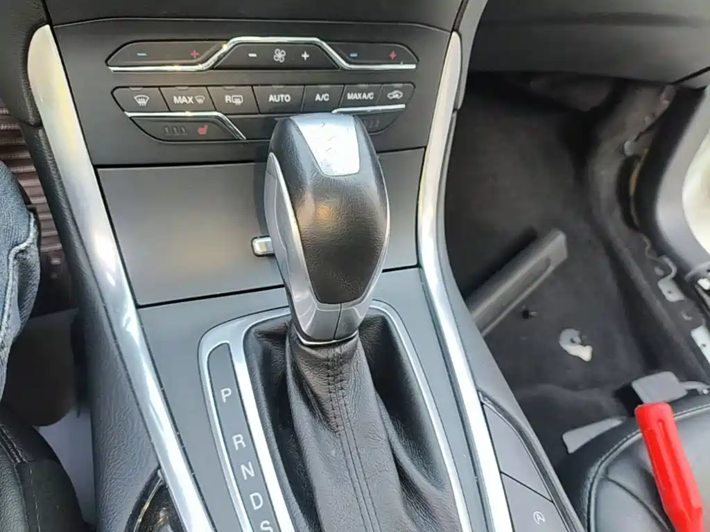 Ford Edge — фото 10
