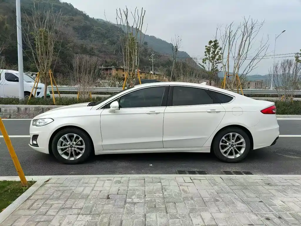 Ford Mondeo — фото 3