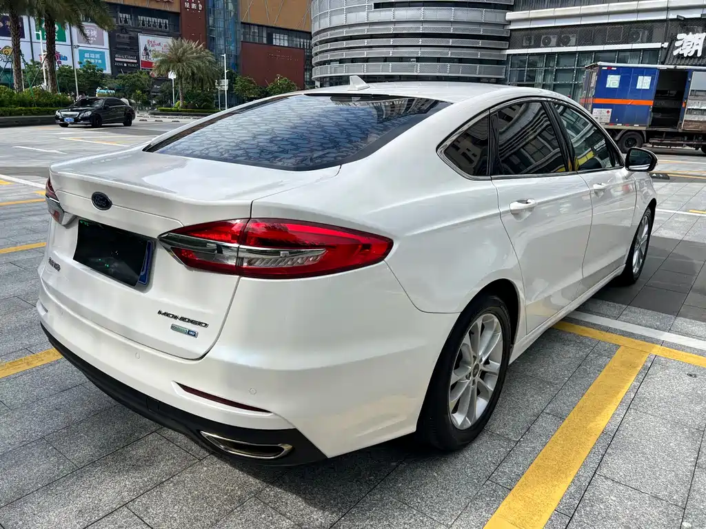 Ford Mondeo — фото 7