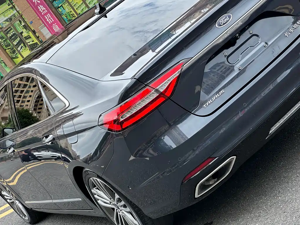 Ford Taurus — фото 10