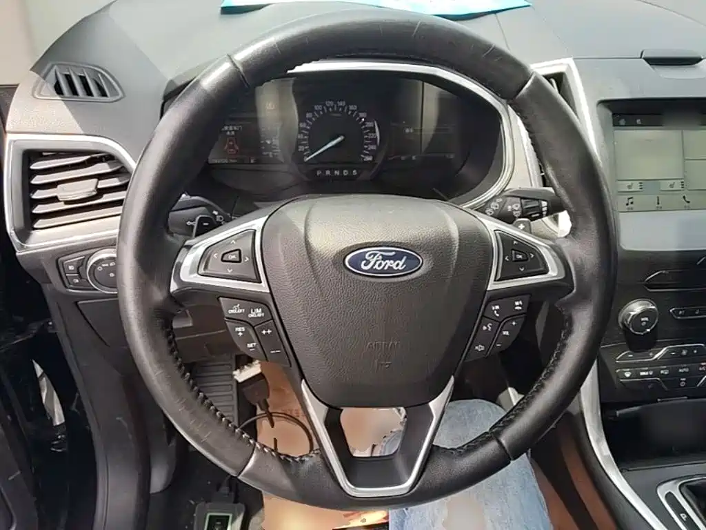 Ford Edge — фото 11