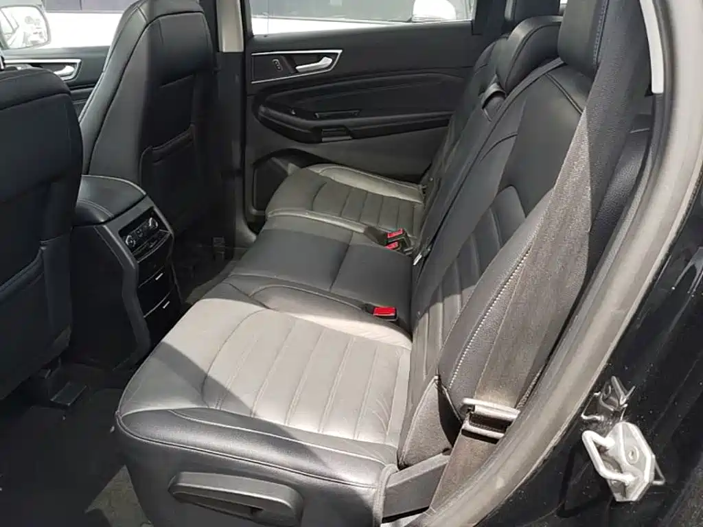 Ford Edge — фото 17