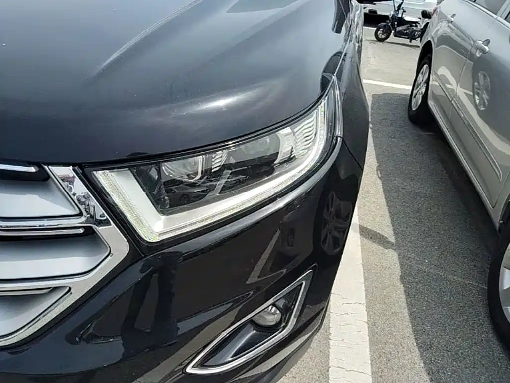 Ford Edge — фото 24
