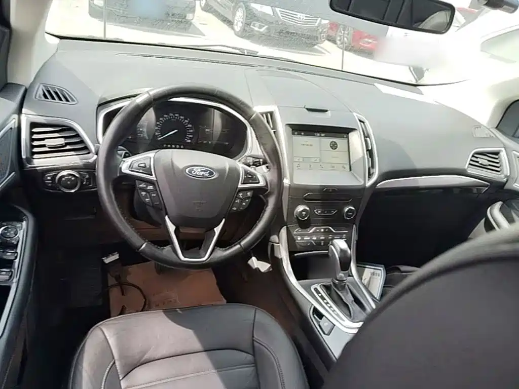 Ford Edge — фото 10