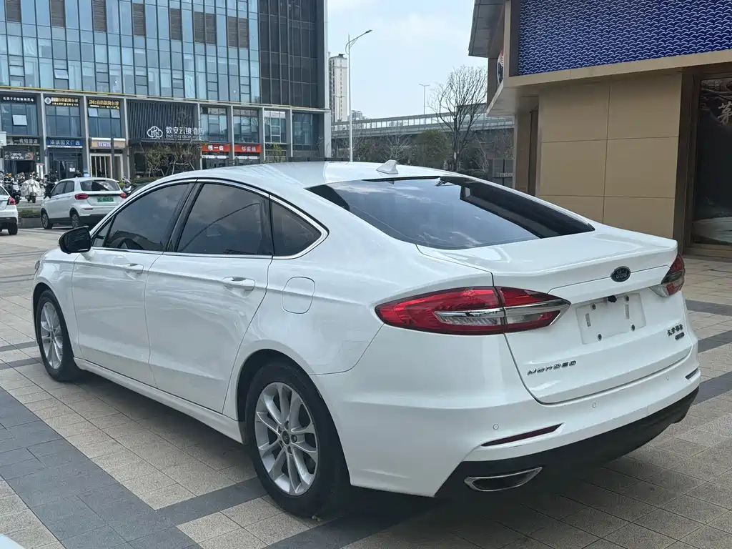 Ford Mondeo — фото 15