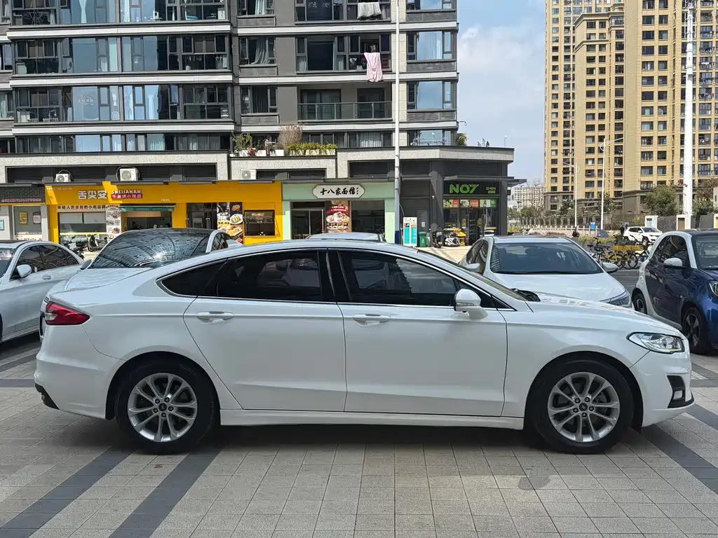 Ford Mondeo — фото 4