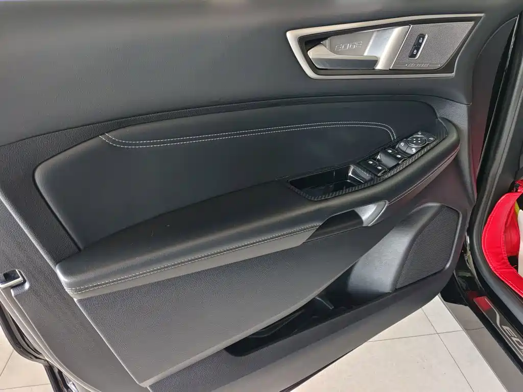 Ford Edge — фото 14