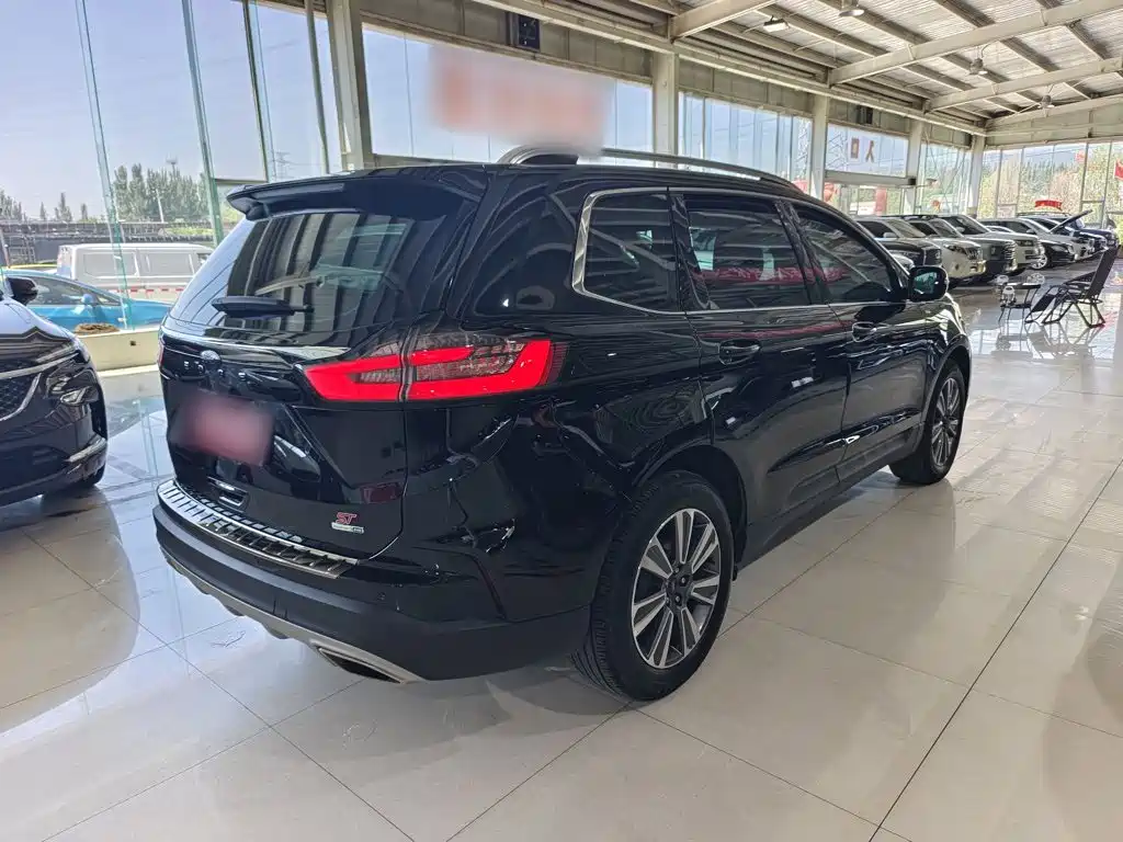 Ford Edge — фото 24
