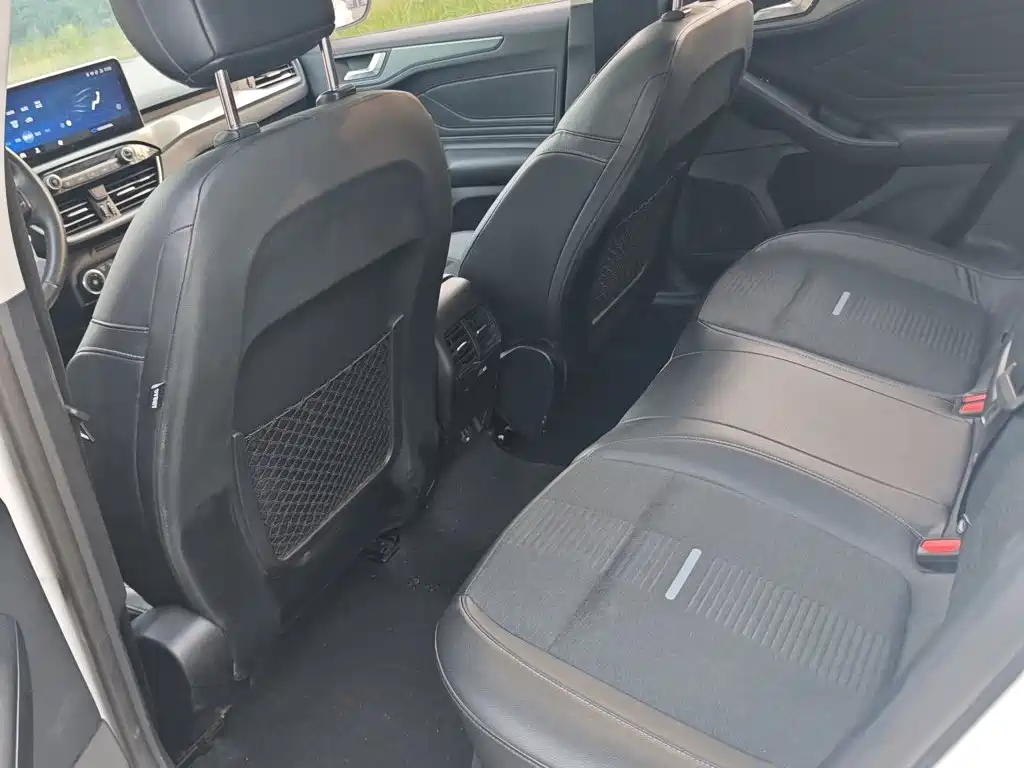 Ford Focus Active — фото 13