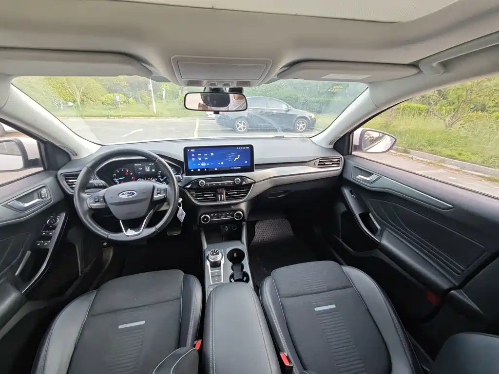 Ford Focus Active — фото 14