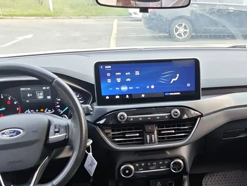 Ford Focus Active — фото 6