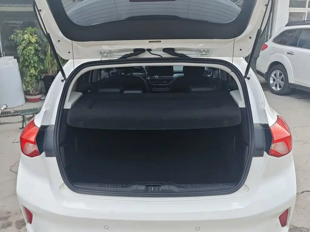 Ford Focus Active — фото 10