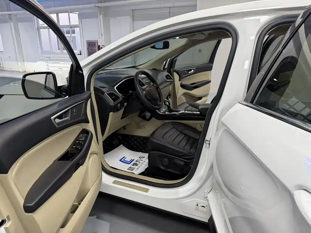 Ford Edge — фото 11