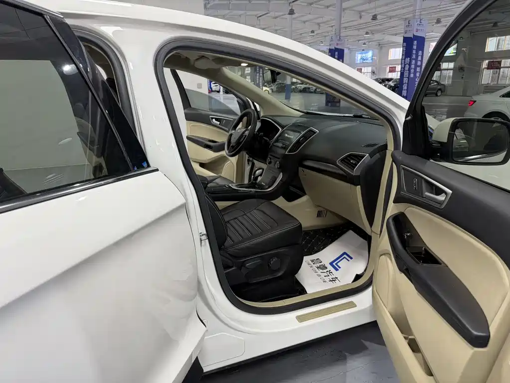 Ford Edge — фото 14