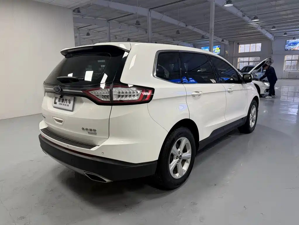 Ford Edge — фото 4