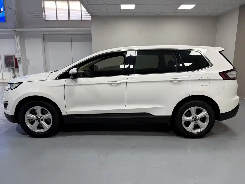 Ford Edge — фото 7