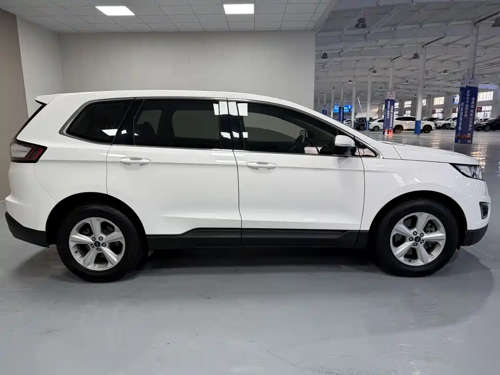 Ford Edge — фото 8